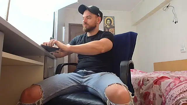 Snapshot of Ryanstone_ chatting on June 1, 3:30 am Ryanstone online show from June 1, 3:30 am