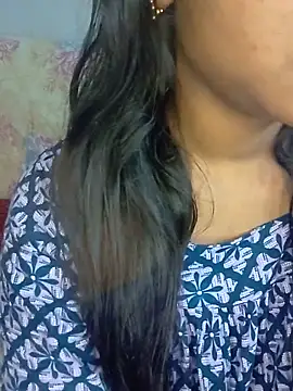 Snapshot of Neha533 chatting on May 6, 6:13 pm Neha533 online show from May 6, 6:13 pm