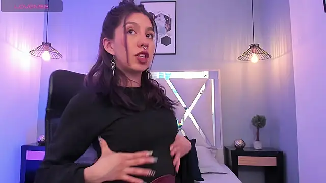 zoe-moreau online show from March 3, 7:53 pm