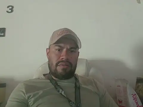 Snapshot of Ramses_36 chatting on June 20, 9:39 pm Ramses 36 online show from June 20, 9:39 pm