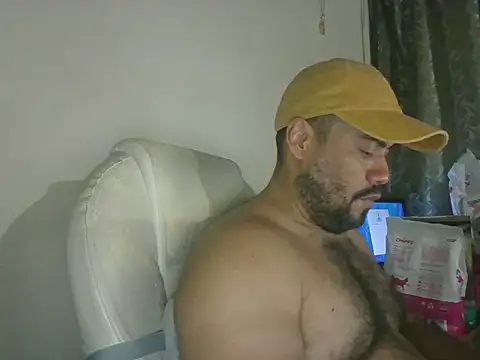 Snapshot of Ramses_36 chatting on June 24, 1:37 am Ramses 36 online show from June 24, 1:37 am