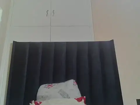 Snapshot of SweetSavage18 chatting on May 13, 7:33 pm SweetSavage18 online show from May 13, 7:33 pm