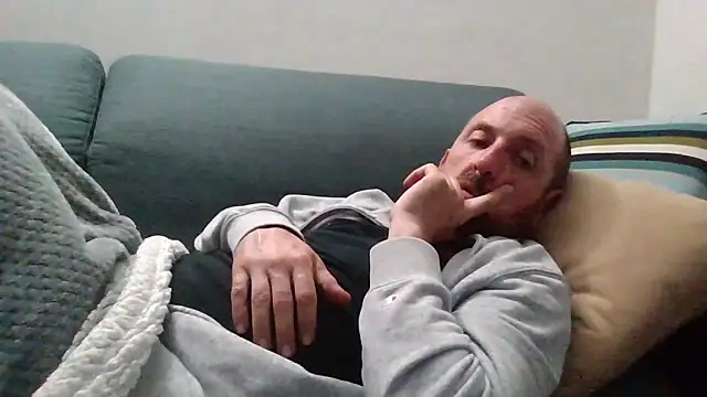 Snapshot of luca_beech88 chatting on April 28, 6:57 pm luca beech88 online show from April 28, 6:57 pm
