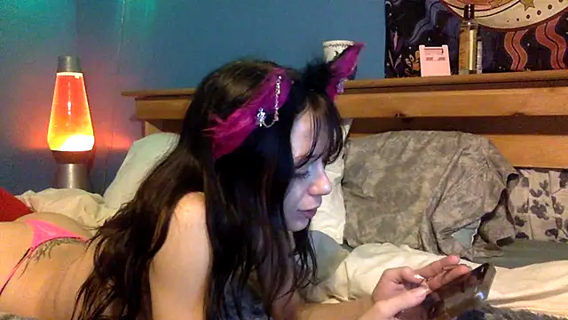 kittenkisses3 online show from November 9, 6:55 am