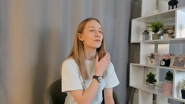 NikoleOwen online show from November 11, 8:25 am