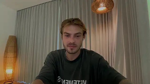 Snapshot of DanteRay chatting on July 5, 4:19 am DanteRay online show from July 5, 4:19 am