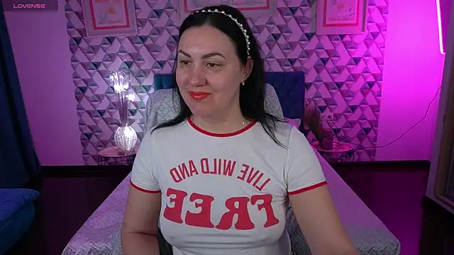 VelvetLuck online show from April 9, 5:51 am