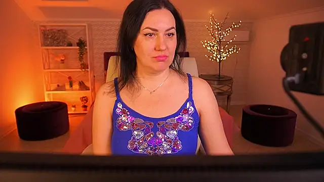 VelvetLuck online show from April 15, 6:09 am