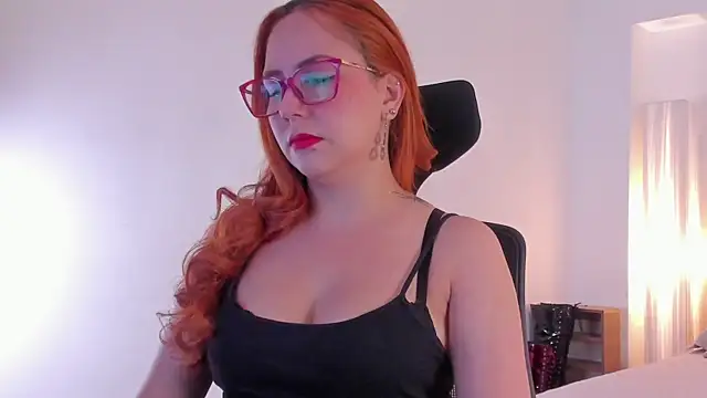 Snapshot of MistressErza chatting on June 26, 3:38 pm MistressErza online show from June 26, 3:38 pm