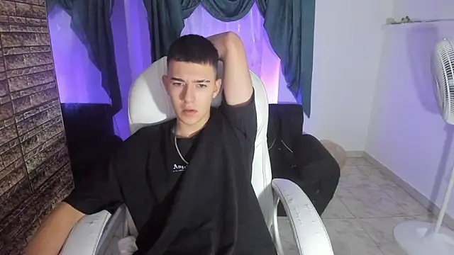 Aleck Boy online show from November 20, 9:03 pm