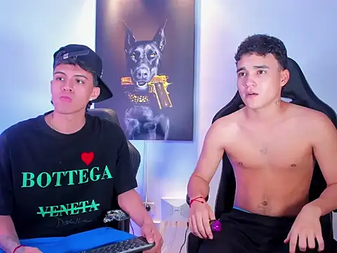 Snapshot of stiven_24cm chatting on November 13, 2:32 am stiven 24cm online show from November 13, 2:32 am