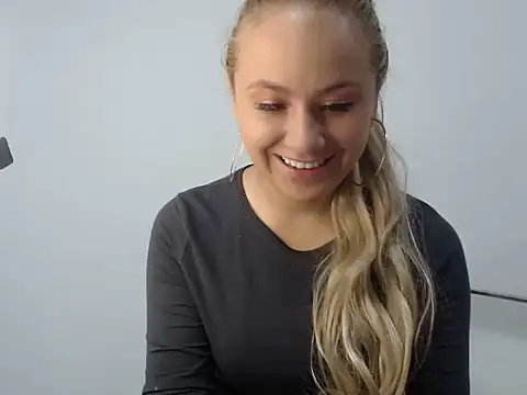 Snapshot of Sherly_mon chatting on November 5, 11:54 am Sherly mon online show from November 5, 11:54 am