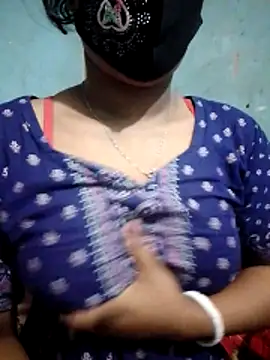 Snapshot of Hot8g chatting on November 11, 2:44 am Hot8g online show from November 11, 2:44 am