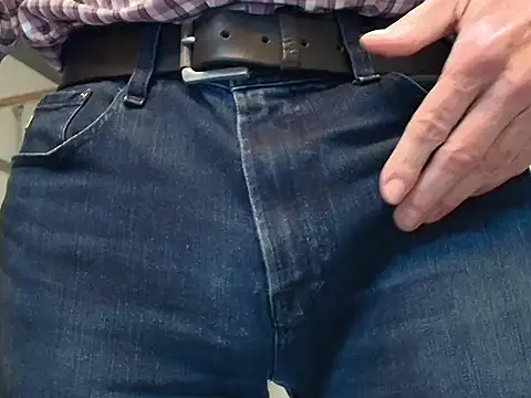 Snapshot of centerfieldshow chatting on November 13, 10:41 pm centerfieldshow online show from November 13, 10:41 pm