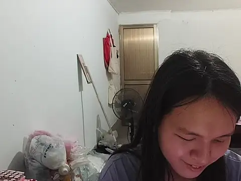 Snapshot of RebelAura chatting on April 30, 12:33 pm RebelAura online show from April 30, 12:33 pm