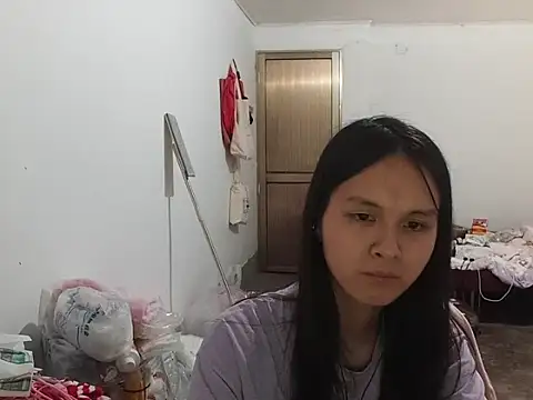 Snapshot of RebelAura chatting on May 16, 11:42 am RebelAura online show from May 16, 11:42 am