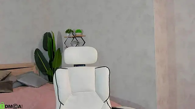 Ella Burns online show from November 14, 8:35 am