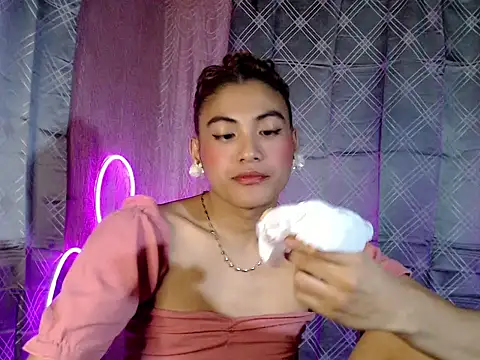 Snapshot of ursexykittykat_xx chatting on April 21, 3:07 pm ursexykittykat xx online show from April 21, 3:07 pm