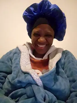 Snapshot of Mommy_Sienna chatting on April 25, 4:15 am Mommy Sienna online show from April 25, 4:15 am