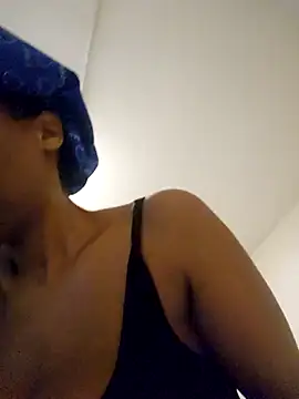 Snapshot of Mommy_Sienna chatting on April 27, 2:42 am Mommy Sienna online show from April 27, 2:42 am