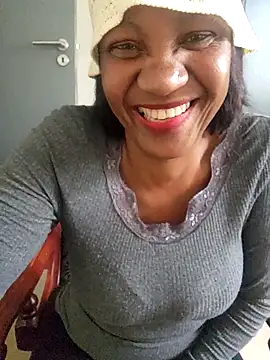 Snapshot of Mommy_Sienna chatting on April 29, 2:43 pm Mommy Sienna online show from April 29, 2:43 pm