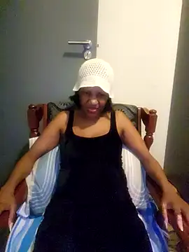 Snapshot of Mommy_Sienna chatting on May 2, 2:27 am Mommy Sienna online show from May 2, 2:27 am