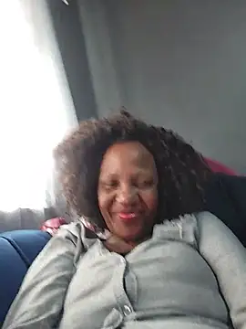 Snapshot of Mommy_Sienna chatting on May 25, 9:15 am Mommy Sienna online show from May 25, 9:15 am