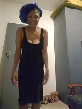 Snapshot of Mommy_Sienna chatting on June 2, 5:48 pm Mommy Sienna online show from June 2, 5:48 pm