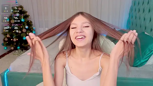 Little  Lunaa online show from December 22, 10:12 am