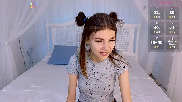 Little  Lunaa online show from April 7, 10:48 am