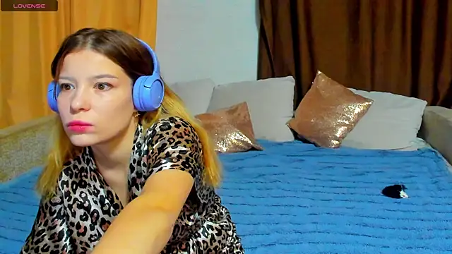 Eva purrr  online show from November 27, 1:18 am