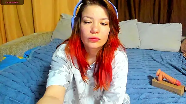 Eva purrr  online show from March 4, 1:22 am