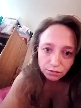 Snapshot of HotMommaCR chatting on November 4, 1:21 pm HotMommaCR online show from November 4, 1:21 pm