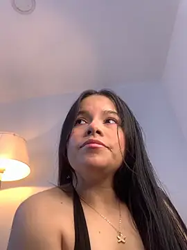 Snapshot of violettabond chatting on April 21, 12:33 pm violettabond online show from April 21, 12:33 pm