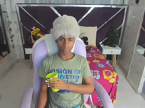 Snapshot of Santy_bigcock_01 chatting on November 19, 2:00 am Santy bigcock 01 online show from November 19, 2:00 am