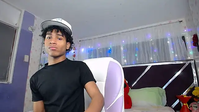 Santy bigcock 01 online show from May 30, 4:04 pm