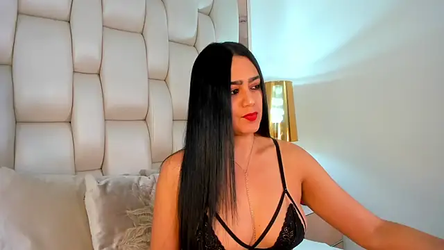 Snapshot of Bella__carther chatting on April 13, 1:27 pm Bella carther online show from April 13, 1:27 pm