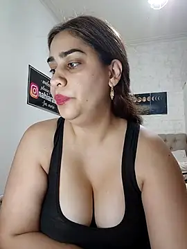 Snapshot of nahiarabiel33 chatting on April 18, 9:04 pm nahiarabiel33 online show from April 18, 9:04 pm