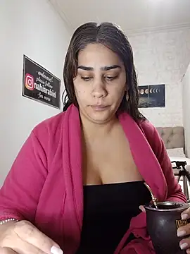 Snapshot of nahiarabiel33 chatting on May 3, 4:13 pm nahiarabiel33 online show from May 3, 4:13 pm