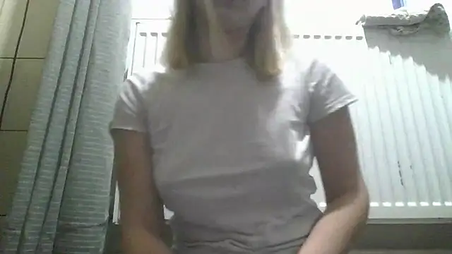 Snapshot of dirty_sasha00 chatting on April 18, 4:55 pm dirty sasha00 online show from April 18, 4:55 pm