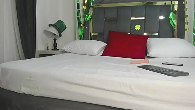 CatleyaSmith online show from March 26, 12:33 pm