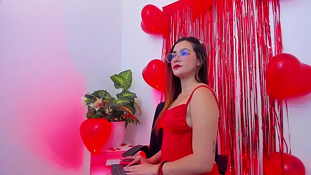 Snapshot of SaraAlvarezx chatting on February 15, 5:04 am SaraAlvarezx online show from February 15, 5:04 am