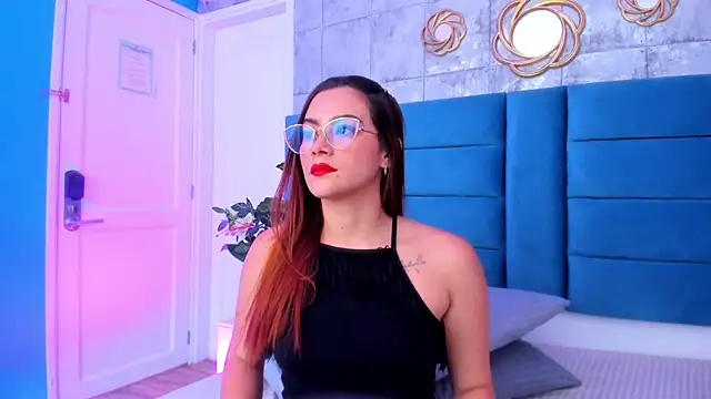 Snapshot of SaraAlvarezx chatting on February 26, 4:33 am SaraAlvarezx online show from February 26, 4:33 am