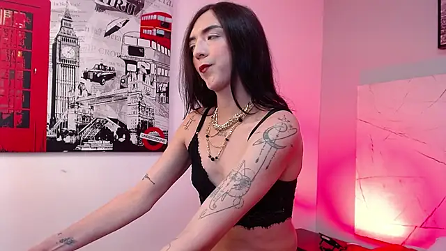 LAURALUXE online show from November 18, 1:04 pm