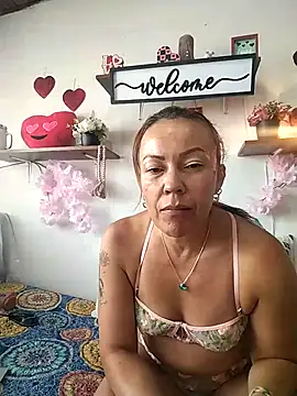 Snapshot of salomehill1 chatting on April 25, 7:44 pm salomehill1 online show from April 25, 7:44 pm