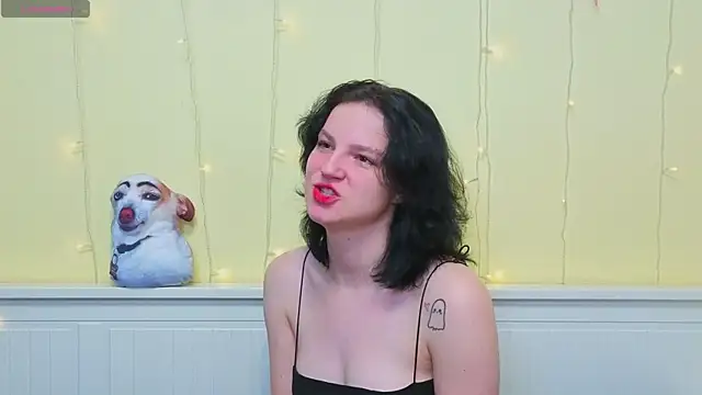 LatinaHuguenin online show from January 12, 7:02 am