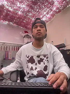 Snapshot of Eithan_Walt chatting on November 9, 12:25 pm Eithan Walt online show from November 9, 12:25 pm