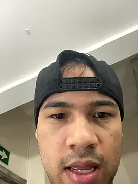 Snapshot of Eithan_Walt chatting on November 10, 12:31 am Eithan Walt online show from November 10, 12:31 am