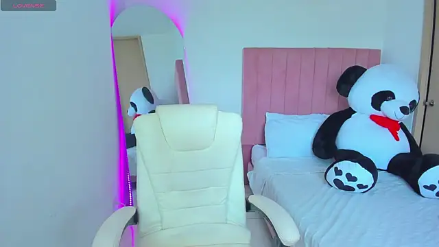 Janettcruz online show from April 18, 6:23 pm