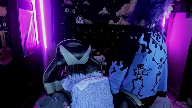 ravencollen online show from April 14, 7:53 pm